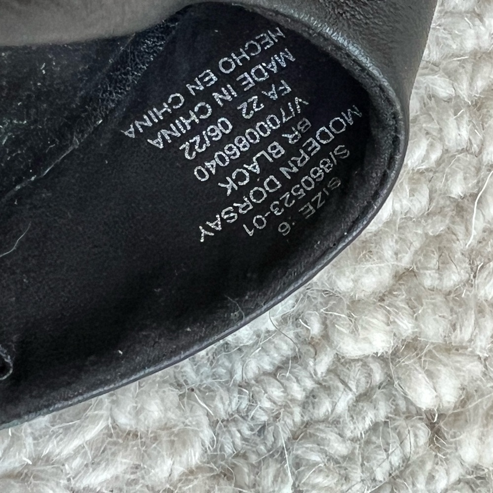 Flat black from Banana Republic - Picture 3 of 7
